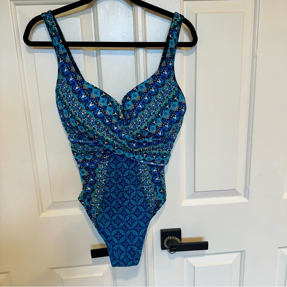 MIRACLESUIT MOSAICA CRISS CROSS ESCAPE UNDERWIRE ONE PIECE SWIMSUIT size 14